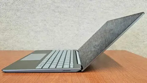 ภาพสินค้าจริงมุมเพิ่มเติม Microsoft Surface Laptop